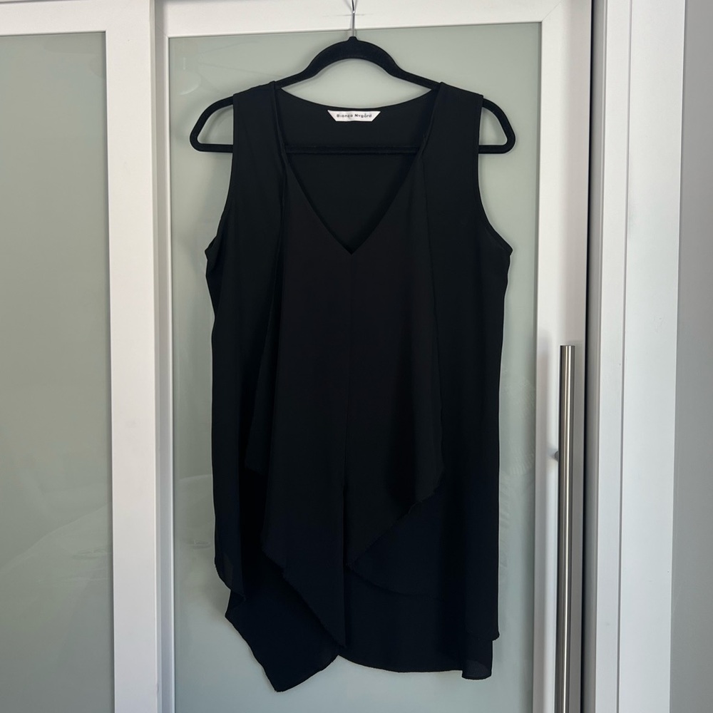 185 - Bianca Nygard Sleeveless Asymmetrical Black V-Neck Top